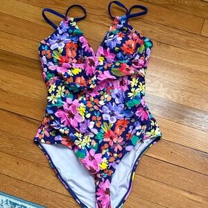 Floral Cupshe Swimwear Women’s size medium no tags like new never worn